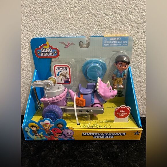 Dino Ranch Miguel & Tango’s Tow Rig Playset - Brand New - Ages 3+ - Picture 1 of 9